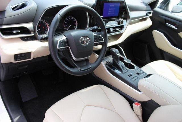 used 2023 Toyota Highlander car, priced at $38,995