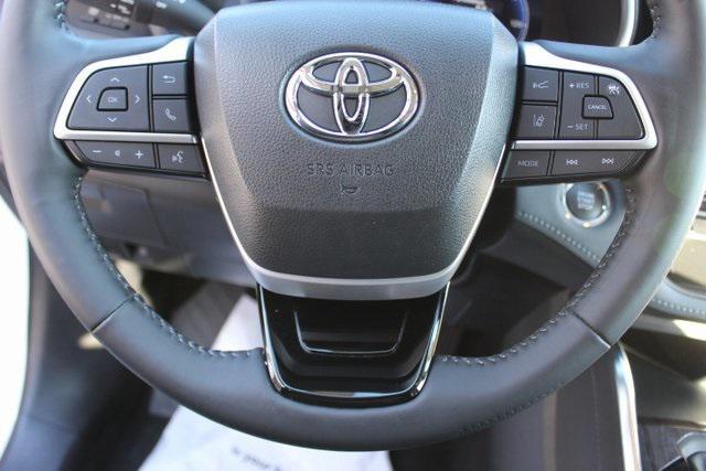 used 2023 Toyota Highlander car, priced at $39,995