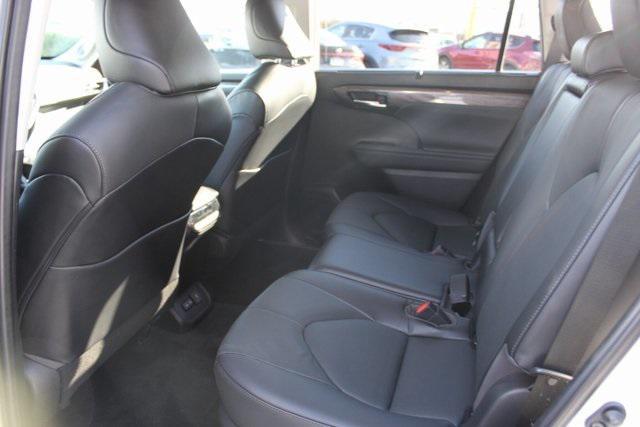 used 2023 Toyota Highlander car, priced at $39,995