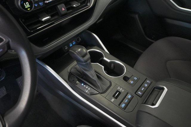 used 2022 Toyota Highlander car, priced at $33,995