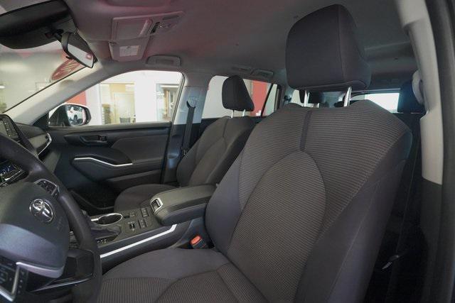 used 2022 Toyota Highlander car, priced at $33,995