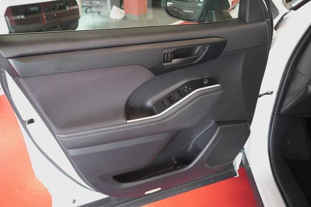 used 2022 Toyota Highlander car, priced at $33,995