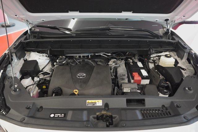 used 2022 Toyota Highlander car, priced at $33,995
