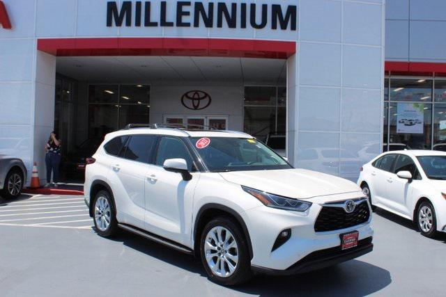 used 2021 Toyota Highlander car, priced at $37,995