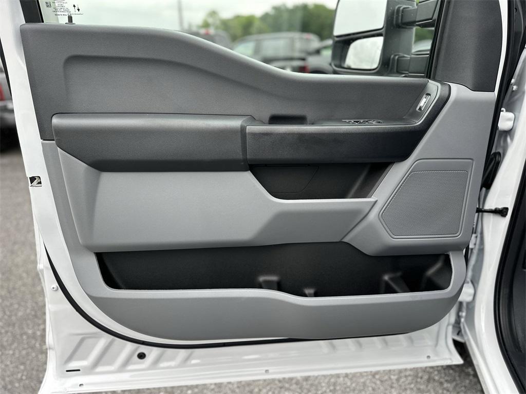 new 2025 Ford F-250 car, priced at $50,825