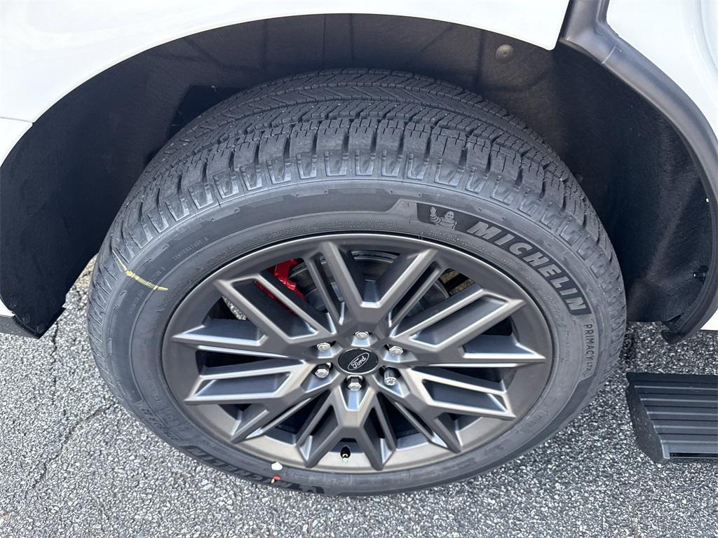 new 2025 Ford Expedition car, priced at $82,655