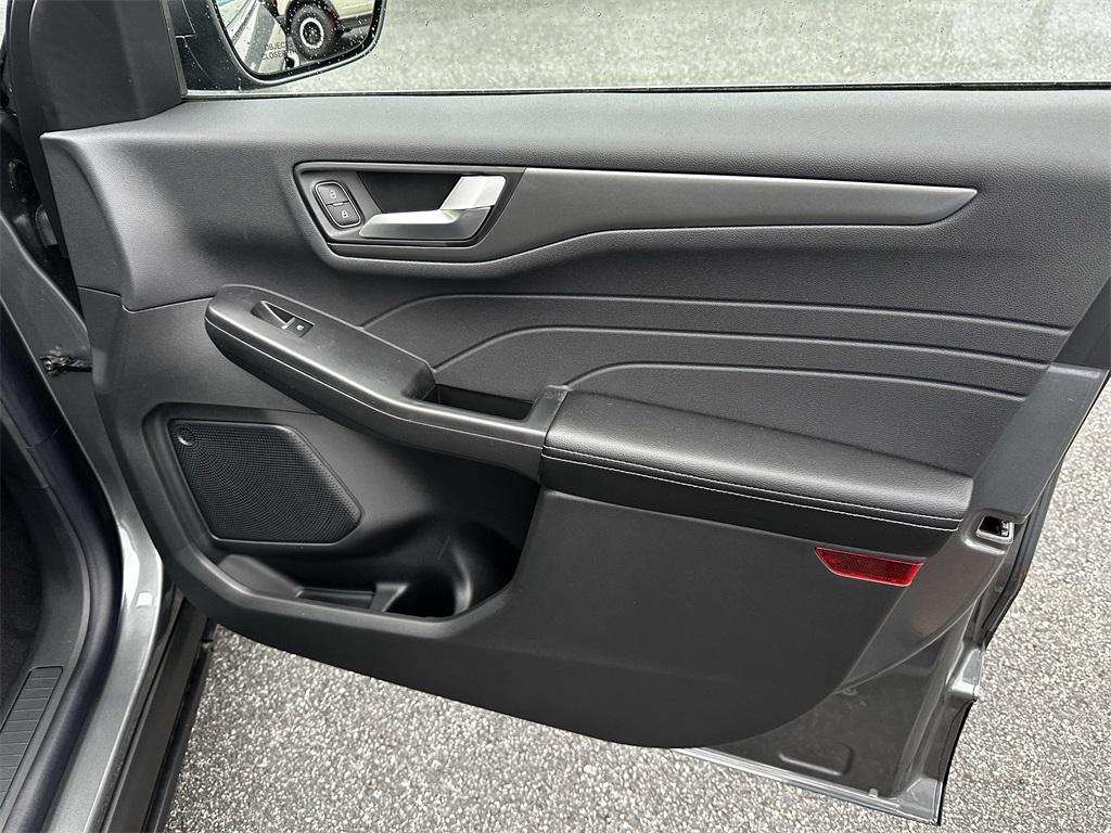 new 2025 Ford Escape PHEV car, priced at $33,395