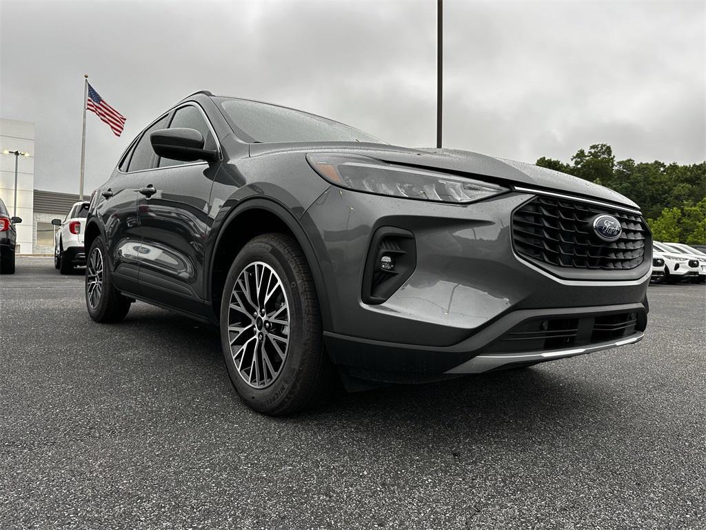 new 2025 Ford Escape PHEV car, priced at $33,395