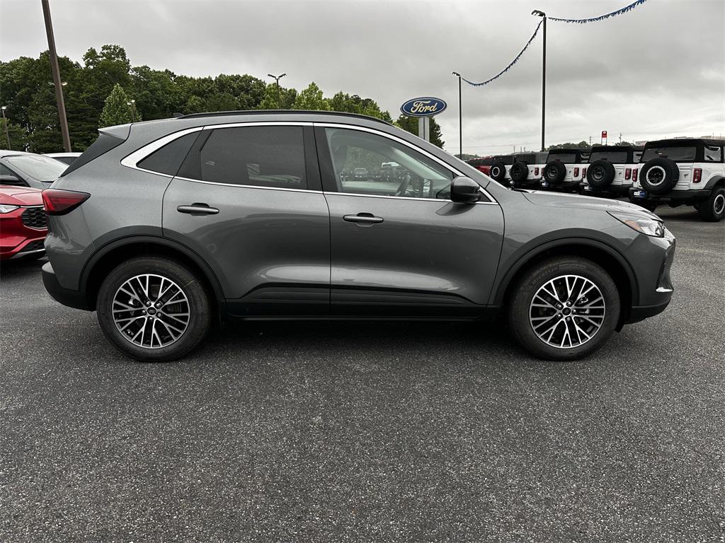 new 2025 Ford Escape PHEV car, priced at $33,395