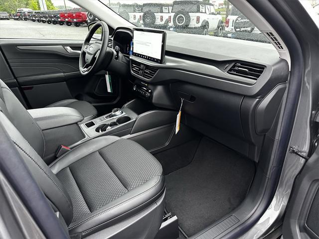 new 2025 Ford Escape PHEV car, priced at $31,395