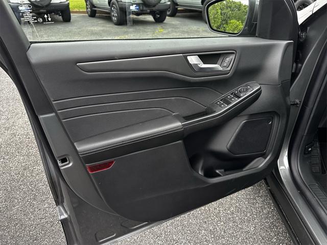 new 2025 Ford Escape PHEV car, priced at $31,395