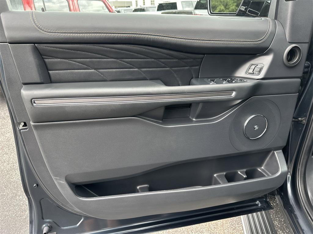 used 2024 Ford Expedition car, priced at $67,998