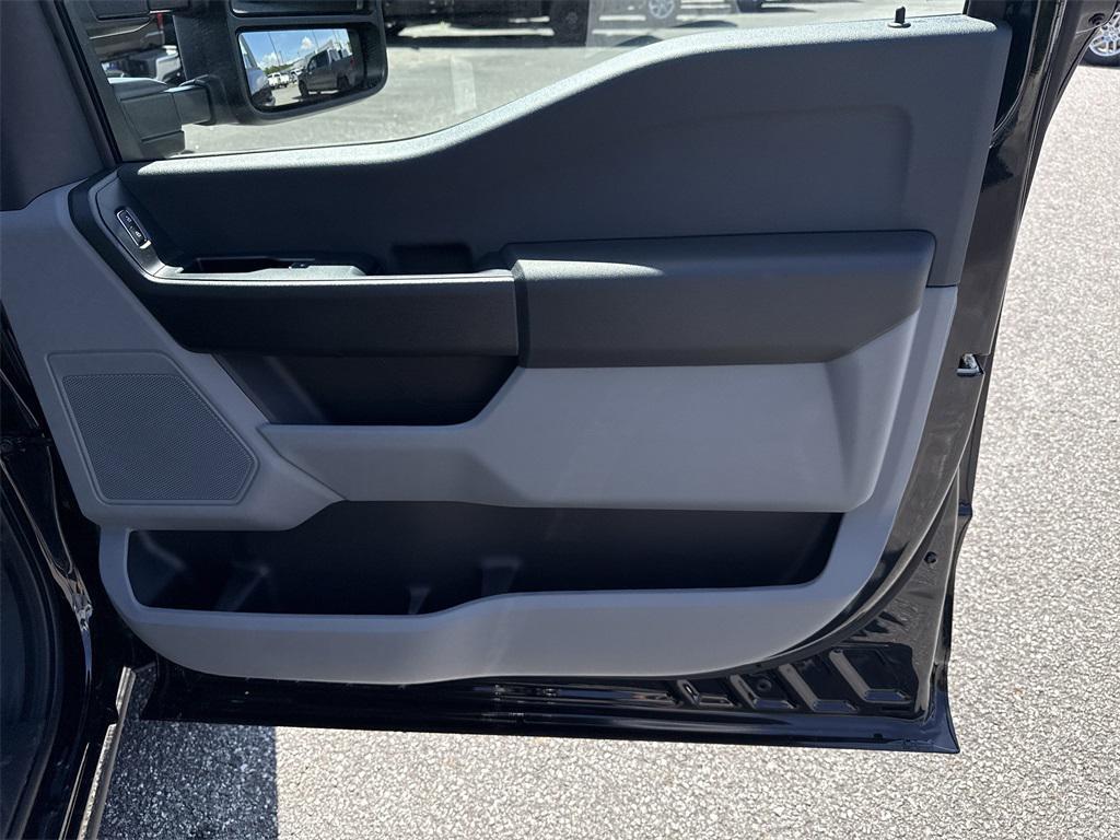 new 2025 Ford F-350 car, priced at $52,280