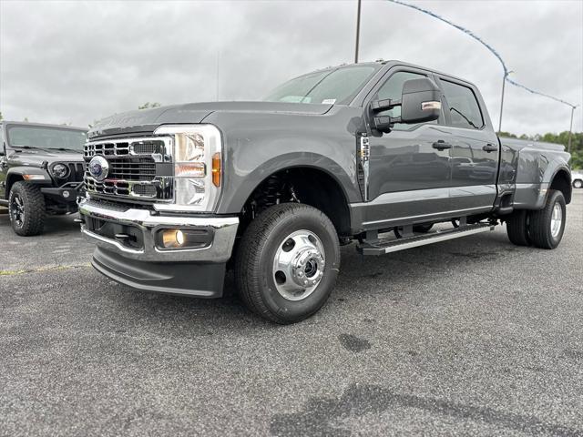 new 2025 Ford F-350 car, priced at $62,415