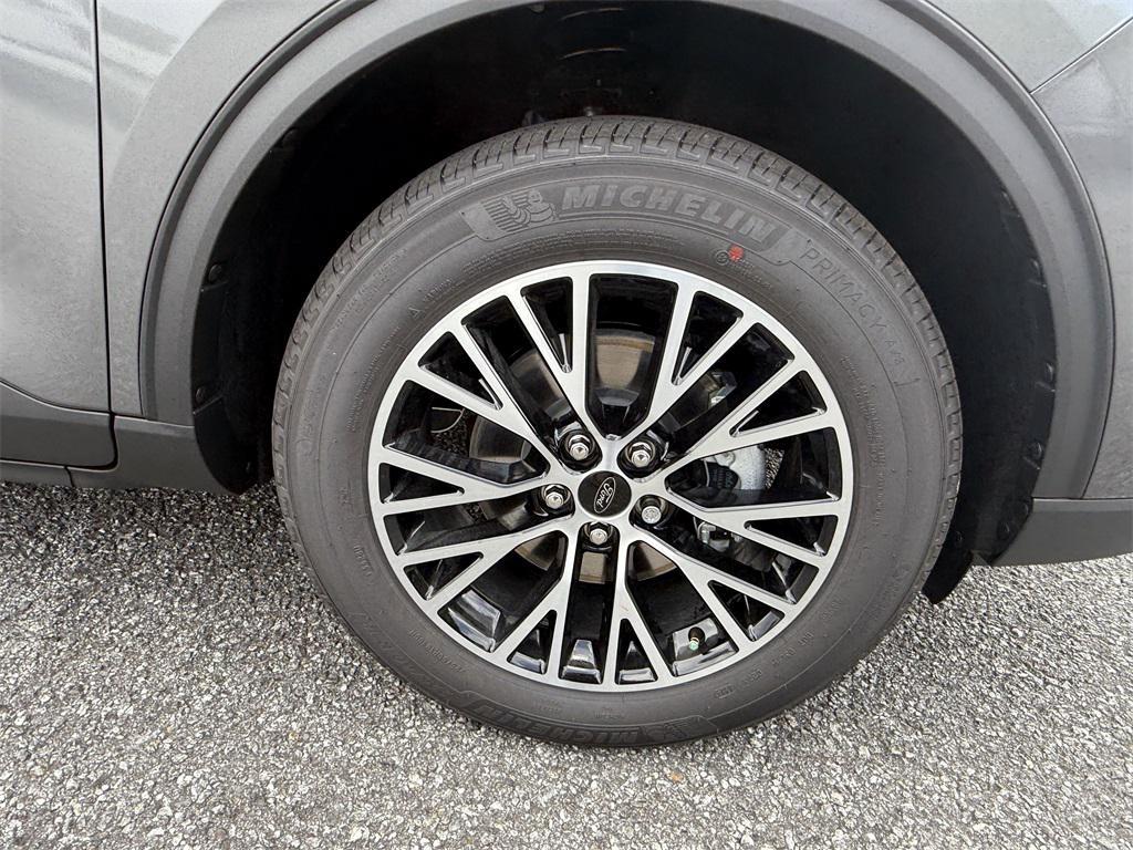new 2025 Ford Escape PHEV car, priced at $40,095