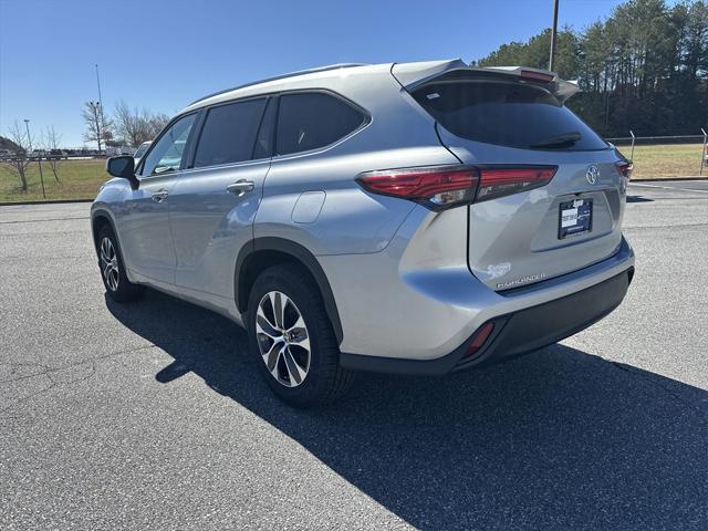 used 2021 Toyota Highlander car, priced at $27,988