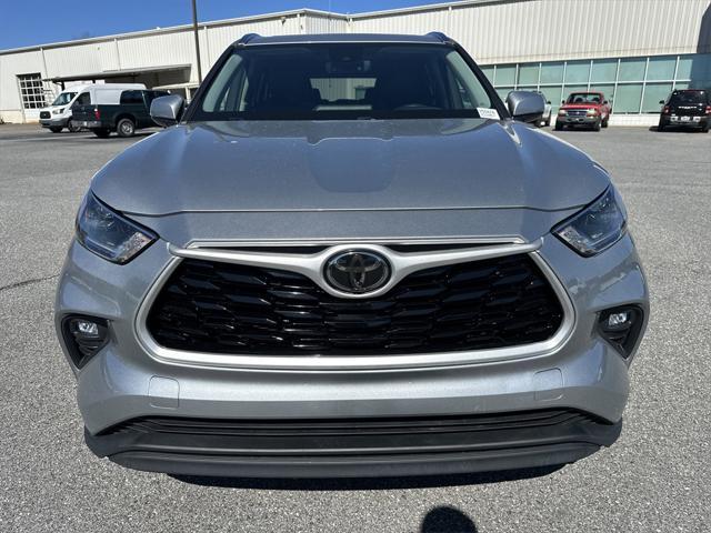 used 2021 Toyota Highlander car, priced at $27,988
