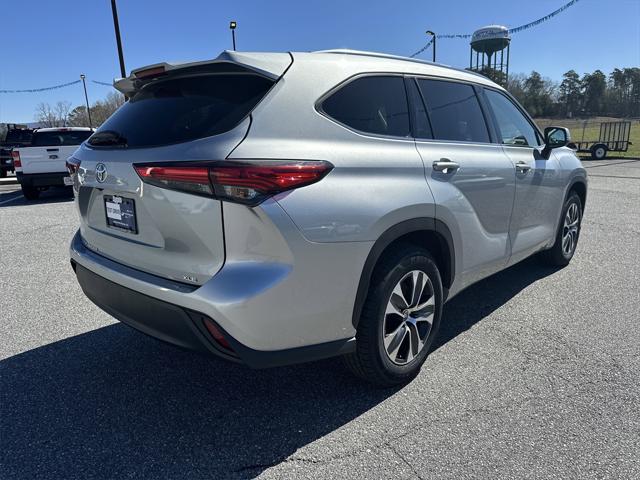 used 2021 Toyota Highlander car, priced at $27,988