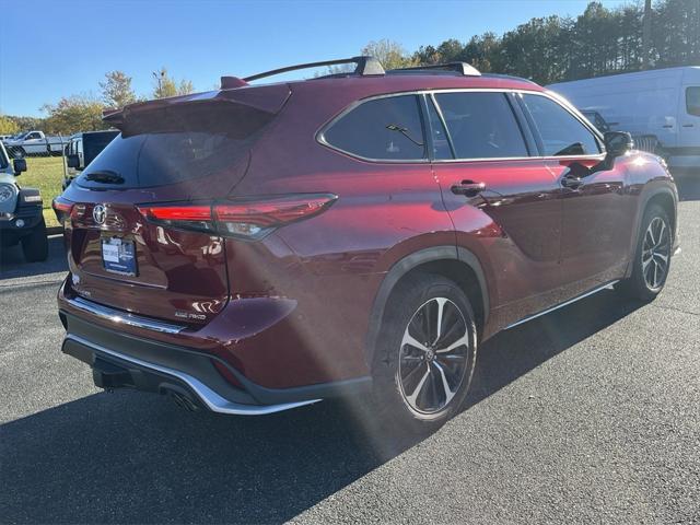 used 2021 Toyota Highlander car, priced at $32,660