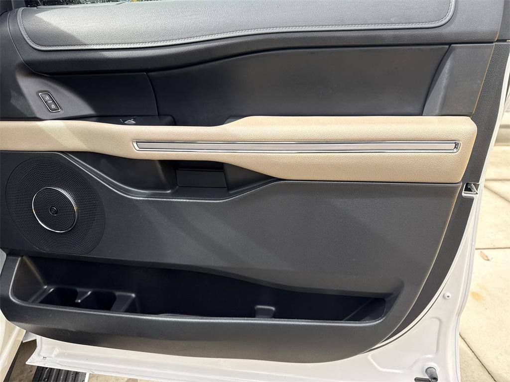 used 2024 Ford Expedition car, priced at $54,450