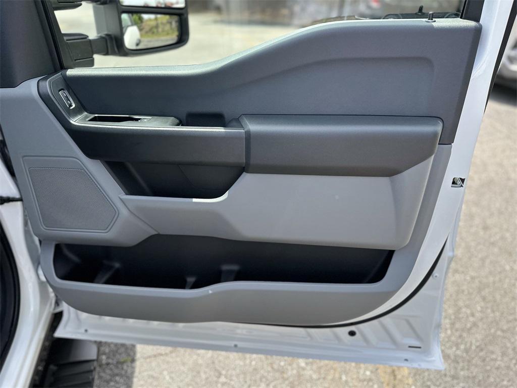 new 2025 Ford F-250 car, priced at $54,440