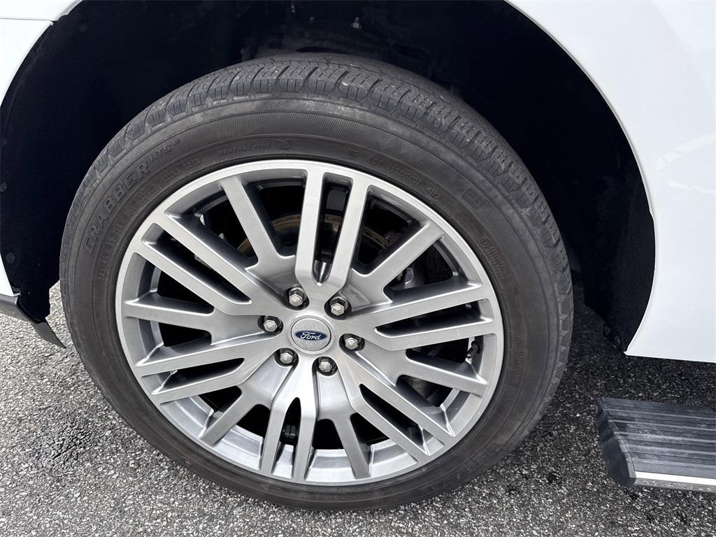 used 2024 Ford Expedition car, priced at $54,450