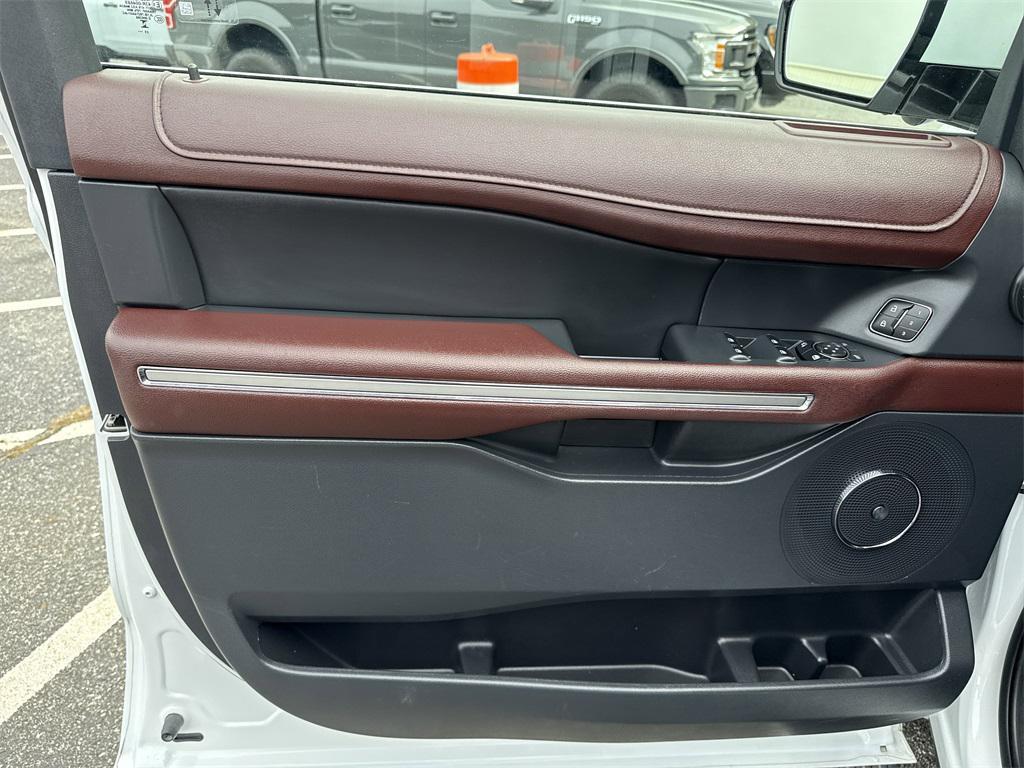 used 2024 Ford Expedition car, priced at $54,450