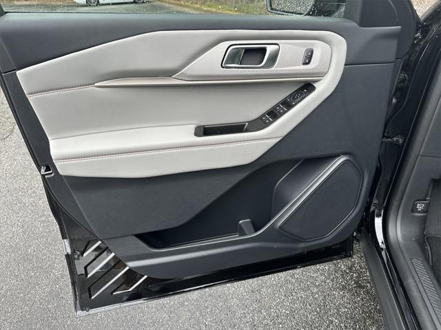 new 2025 Ford Explorer car, priced at $46,900