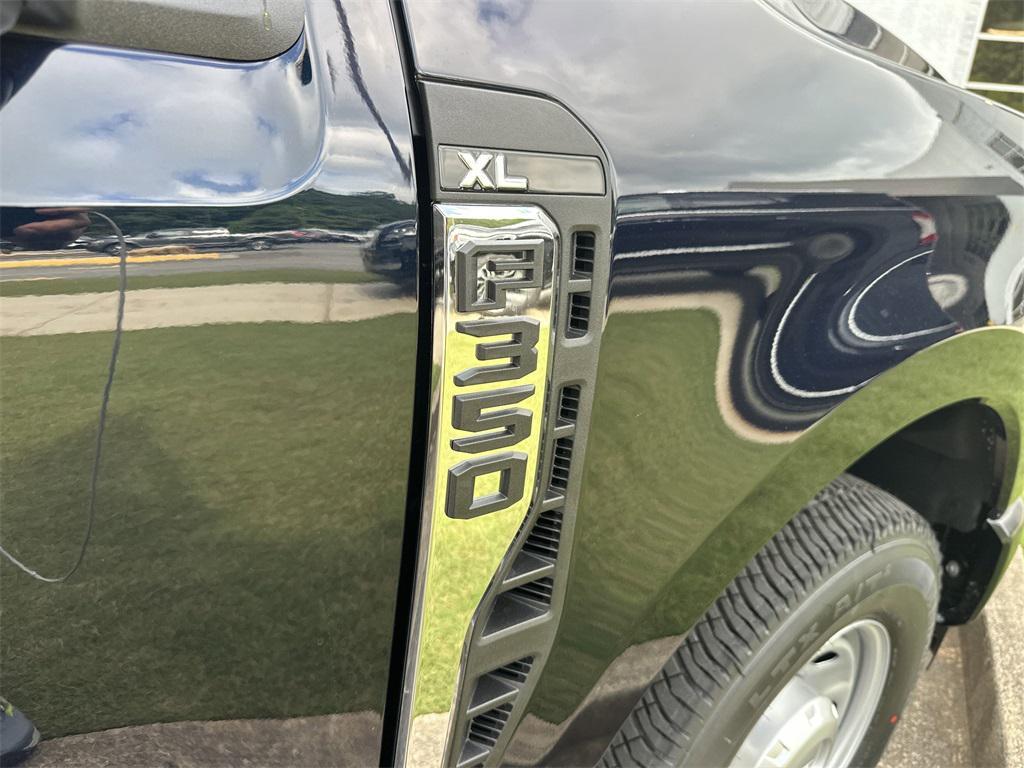 new 2025 Ford F-350 car, priced at $55,180