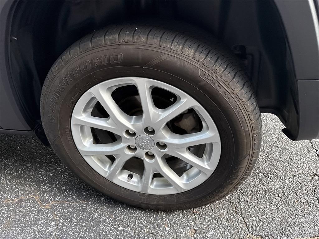 used 2018 Jeep Cherokee car, priced at $12,750