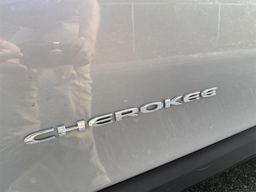 used 2018 Jeep Cherokee car, priced at $12,750