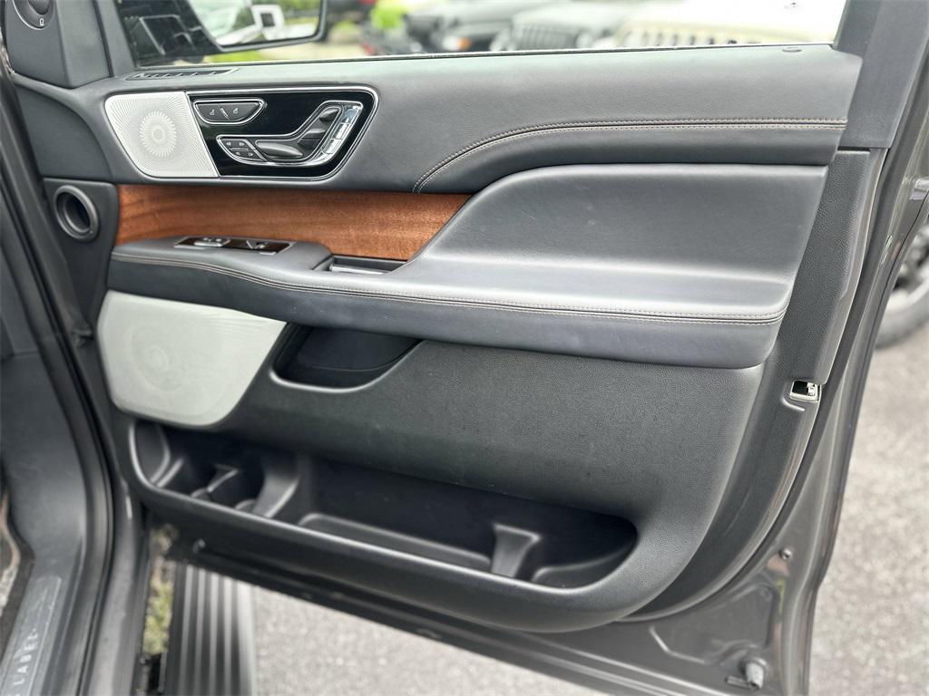 used 2022 Lincoln Navigator car, priced at $50,798