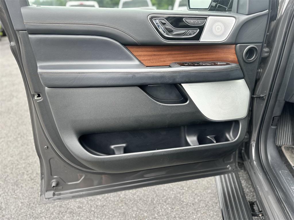 used 2022 Lincoln Navigator car, priced at $50,798