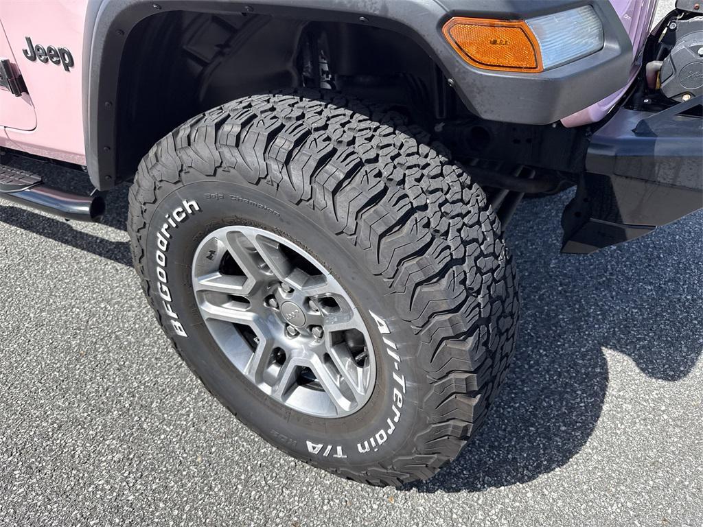 used 2020 Jeep Gladiator car, priced at $27,998