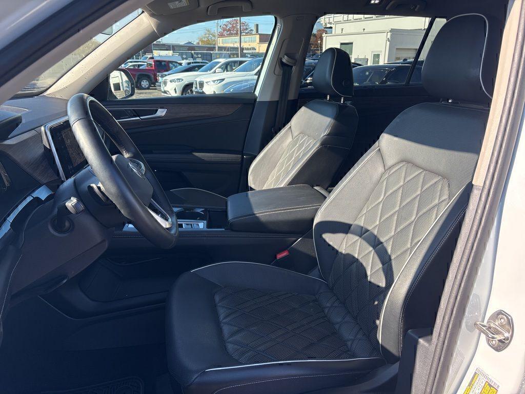 used 2024 Volkswagen Atlas car, priced at $41,499