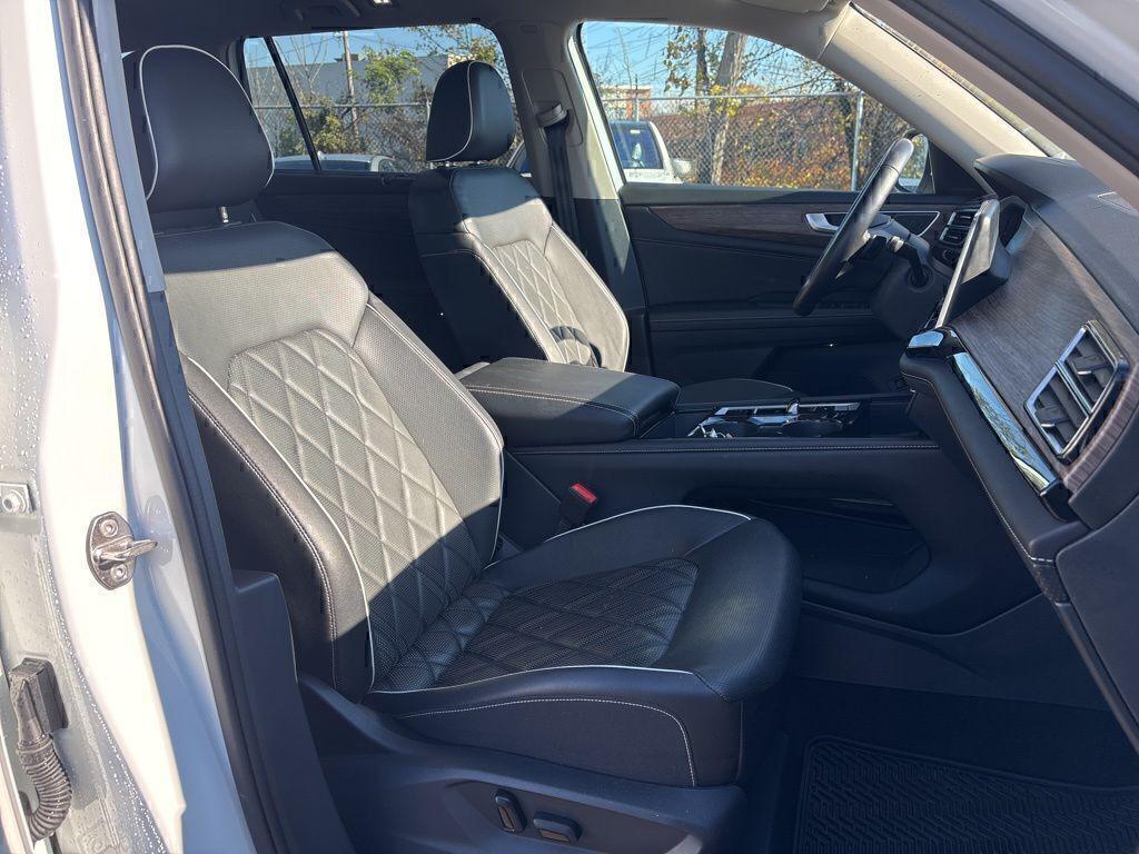 used 2024 Volkswagen Atlas car, priced at $41,499