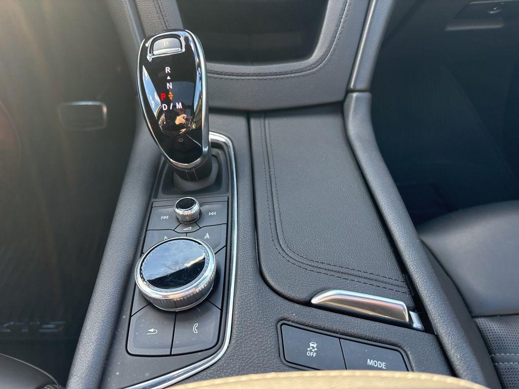 used 2023 Cadillac XT5 car, priced at $33,991