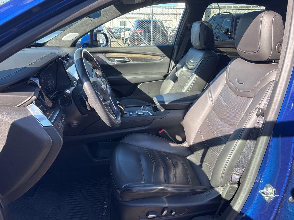 used 2023 Cadillac XT5 car, priced at $33,991