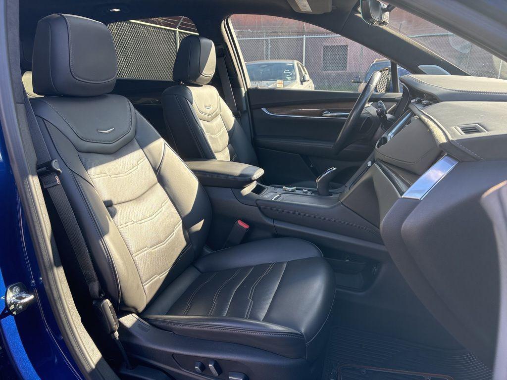 used 2023 Cadillac XT5 car, priced at $33,991