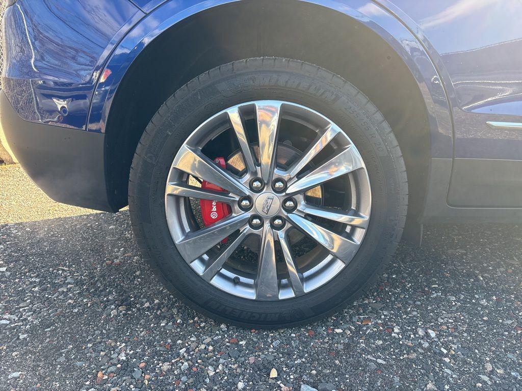 used 2023 Cadillac XT5 car, priced at $33,991