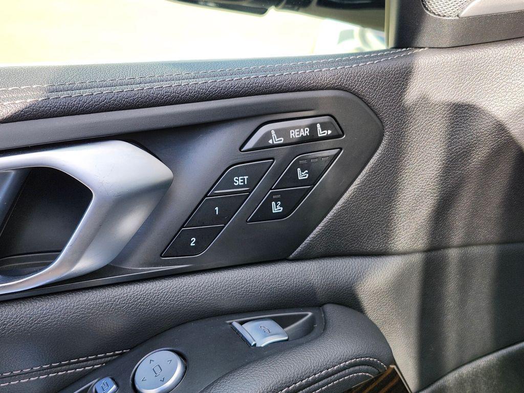 used 2021 BMW X7 car, priced at $40,092