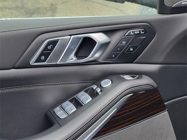 new 2025 BMW X7 car, priced at $91,960