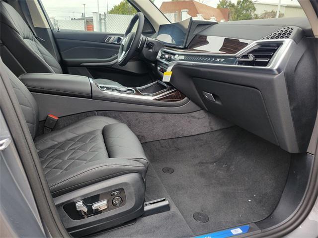 new 2025 BMW X7 car, priced at $91,960