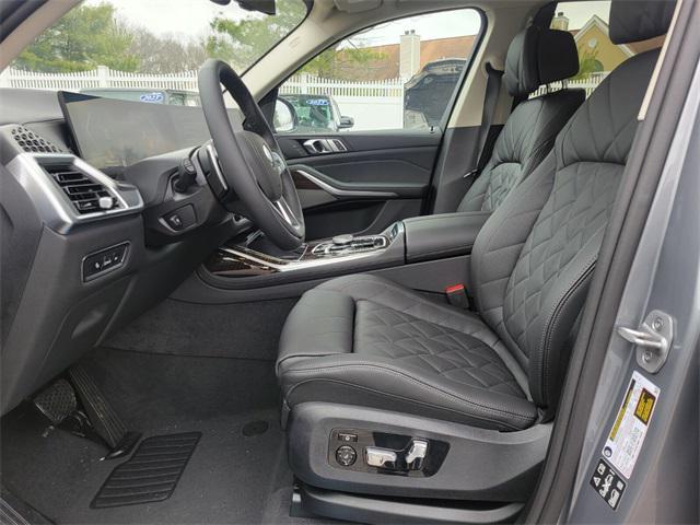 new 2025 BMW X7 car, priced at $91,960