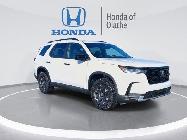 new 2025 Honda Pilot car, priced at $51,350