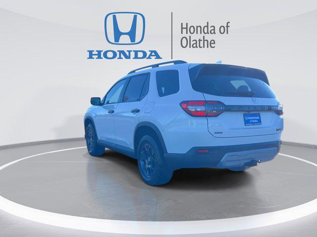 new 2025 Honda Pilot car, priced at $51,350