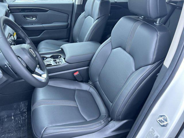 new 2025 Honda Pilot car, priced at $44,290