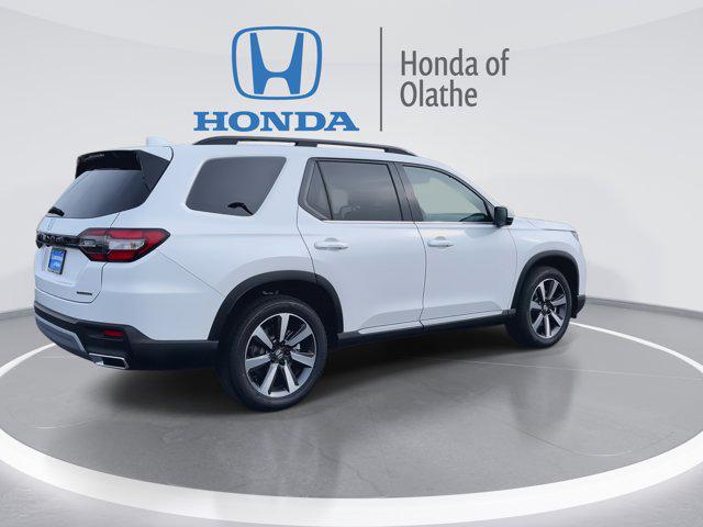 new 2025 Honda Pilot car, priced at $51,550