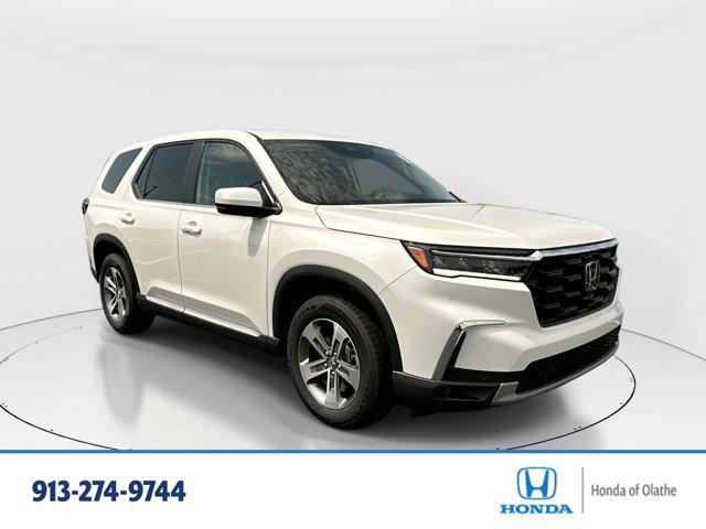 new 2025 Honda Pilot car, priced at $45,735