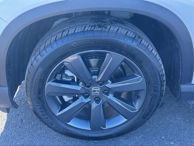 used 2025 Honda Pilot car, priced at $41,901